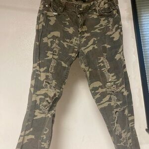 Camouflage Roll-Up Jeans